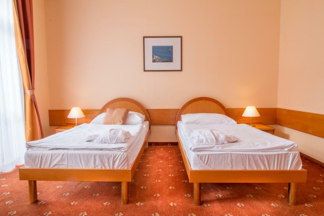 Ensana Hvězda - Imperiál - Neapol Hotel Mariánské Lázně Esterno foto